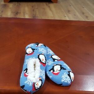 Northeast Outfitters Penguin Knit Slippers